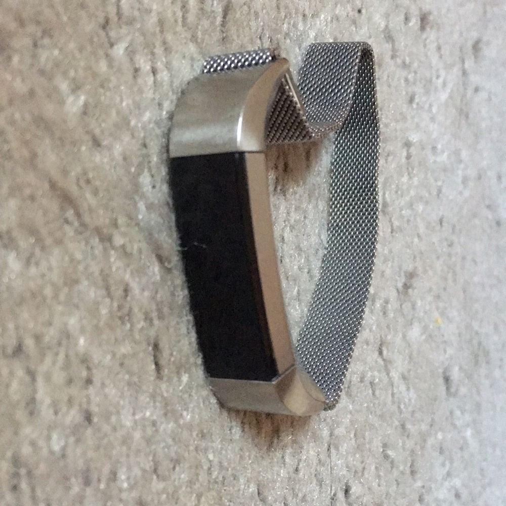 Fitbit Alta - BANDS AVAILABLE TOO